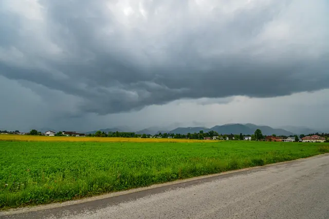 Der Himmel hat heute offenbar seine graue Lieblingsjacke ausgepackt. (symbolfoto)  | Foto: pexels / Nejc Parašuh