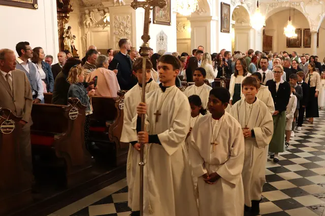 Einzug der Erstkommunionkinder in der Kirche | Foto: Gerhard Langmann