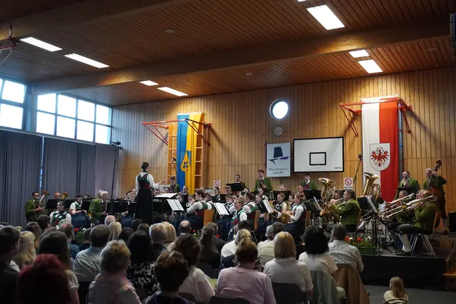 Die Musikkapelle zeigte Einigkeit, sowohl bei der Wahl der Stücke als auch im gemeinsamen Musizieren. 