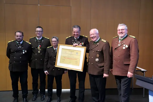 77. Jahreshauptversammlung Tiroler Landesschützenbund Innsbruck: Auszeichnung für Andreas Hauser