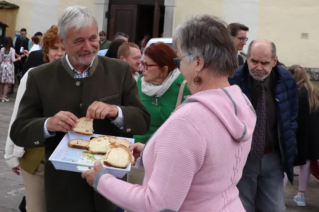 Agape auf dem Schlossplatz | Foto: Gerhard Langmann