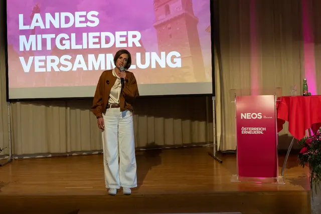 Beim Landesparteitag von NEOS Niederösterreich in Perchtoldsdorf sind die ersten politischen Weichen für die Landtagswahl 2028 gestellt worden.  | Foto: NEOS