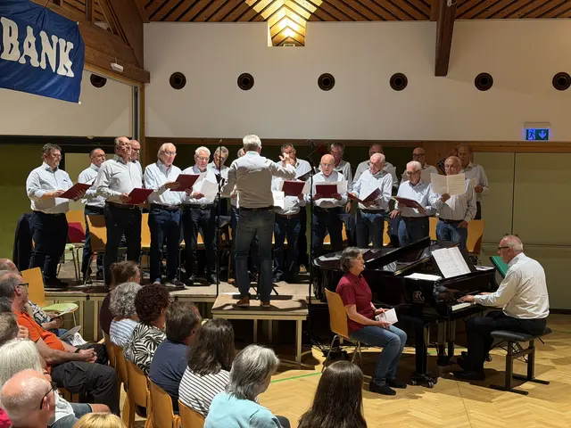Der Männerchor brachte Song-Contest-Klassiker auf die Bühne | Foto: GuMV Kirchberg an der Pielach
