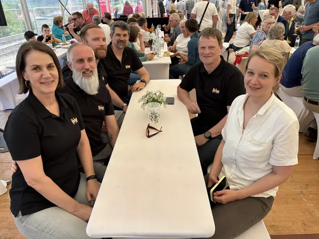 Vom Bau-Planungsbüro: Nicole Kunczer-Ristl, Alexander Ristl, Clemens Schweighofer, Robert Nisz, Dietmar Lakovits und Silke Gaisbauer. | Foto: Lauren Fahrenberger / MeinBezirk