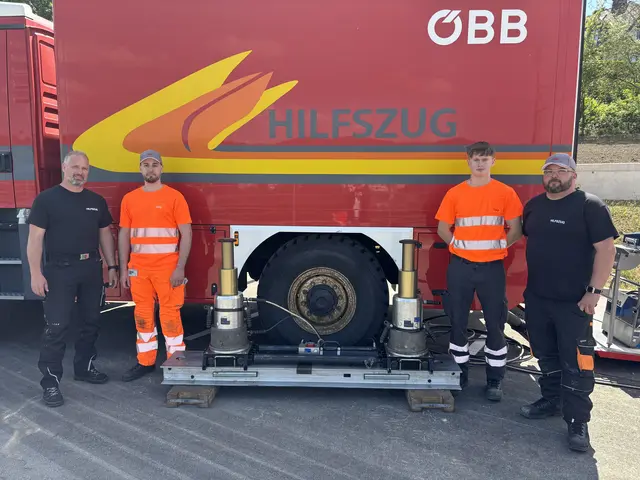 Sie bergen die ÖBB-Züge, wenn's nicht mehr weitergeht: Stefan Grassl, Philip Kirschner, Nico Frey und Bernd Rieger. | Foto: Lauren Fahrenberger / MeinBezirk