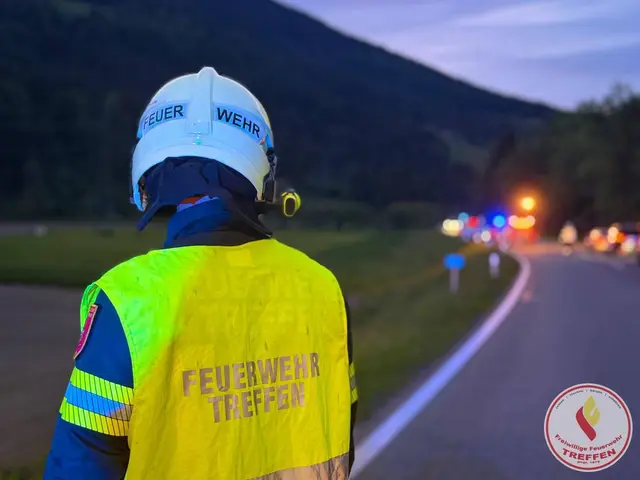 Mehrere Feuerwehren standen im Einsatz. | Foto: Freiwillige Feuerwehr Treffen