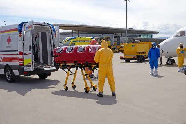 Der Abtransport der Patienten erfolgte in dafür spezialisierten Hochinfektionstransporteinheiten des Roten Kreuzes. | Foto: Graz Airport