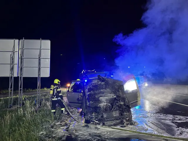 Das Fahrzeugs auf der S31 stand bei Ankunft der Feuerwehr in Vollbrand. | Foto: FF Mattersburg