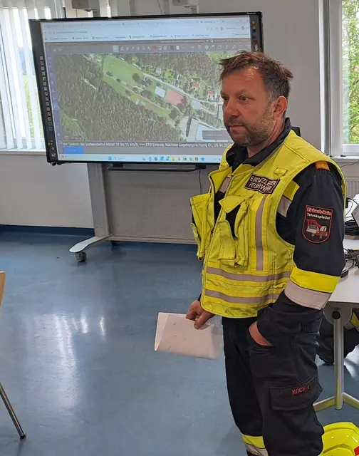 Einsatzleiter ABI Hannes Koch von der FF Eisbach-Rein konnte am Montag "Brand aus" vermelden. | Foto: BFVGU