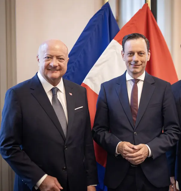 Der ÖVP-Klub wählte den 54-Jährigen mit 100 Prozent der Stimmen, Bundeskanzler Christian Stocker (l.) gratulierte. | Foto: ÖVP Glaser
