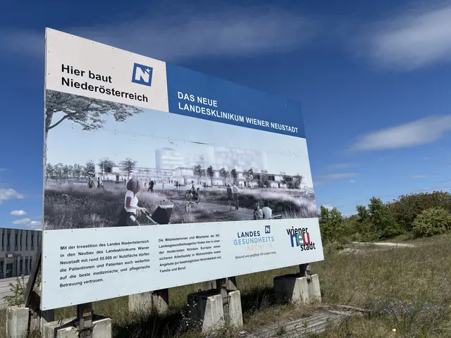 2022 war der Spatenstich. 2028 sollte das Klinikum eröffnen. Neuer Termin vermutlich 2034. | Foto: Zezula
