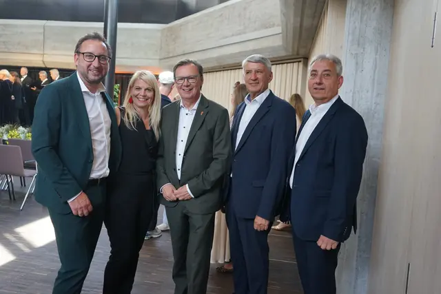 Trafen sich: Landtagsabgeordneter Jürgen Dolesch, Stadträtin Edith Weber, Norbert Darabos, Bürgermeister Vinzenz Knor, Vizebürgermeister  | Foto: Elisabeth Kloiber/MeinBezirk