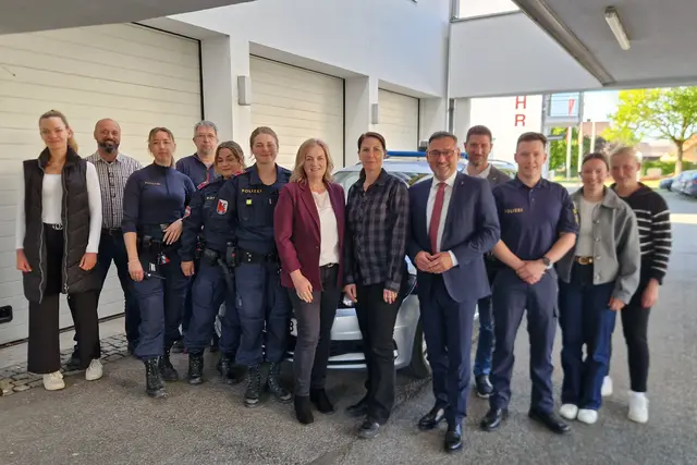 Im Zuge der 1. Mai-Aktion besuchten ÖAAB und OÖVP Braunau die Polizeiinspektion in Braunau. | Foto: OÖVP Bezirk Braunau