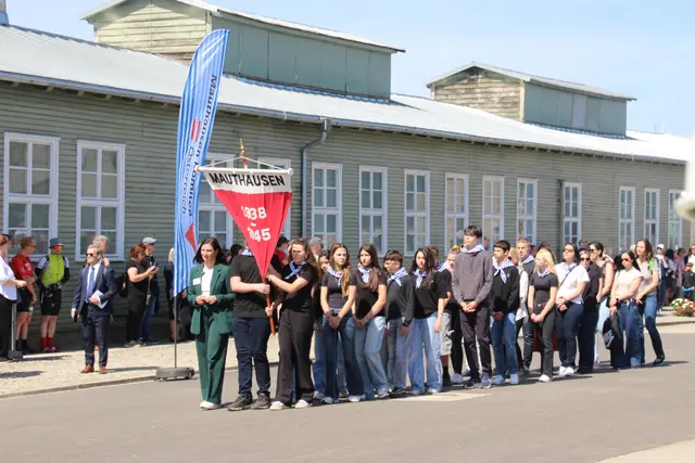Die Schüler der MS Mauthausen zogen traditionell als erste Gruppe ins Lager ein. | Foto: Eckhart Herbe