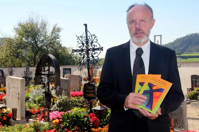 Das Pfarrleben bereichert das Gemeindeleben.  Pfarrassistent Josef Rathmaier.  Friedhof rund um die Pfarrkirche wird von der Pfarre gepfelgt.  | Foto: Zinterhof