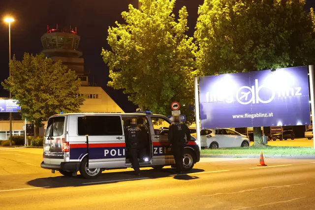 Großräumig wurde der Blue Danube Airport nach der Bombendrohung abgesperrt. | Foto: laumat/Matthias Lauber