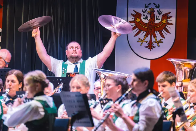 Für das Frühjahrskonzert der MK Mieders gab es tosenden Applaus. | Foto: Pernsteiner