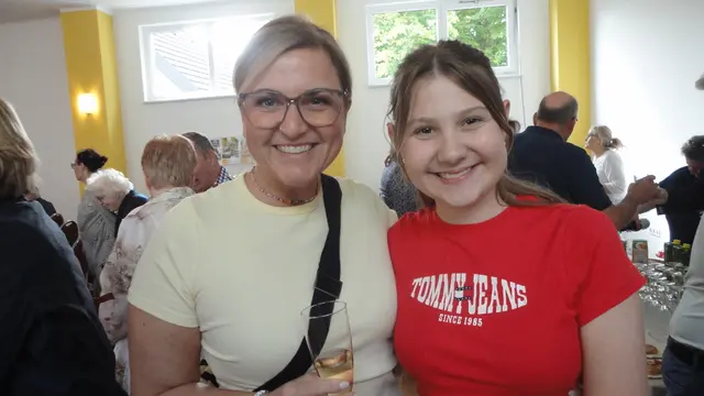 Glückliche Besucherinnen beim Jubiläumskonzert in Schönkirchen. | Foto: Raimund Mold