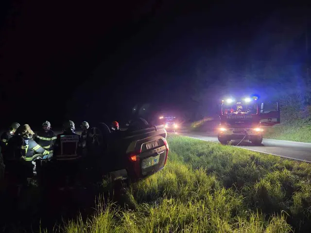 Die Insassen des Autos blieben unverletzt. | Foto: Markus Hackl, ASB ÖA