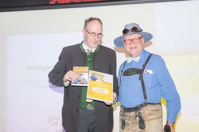 „Bierwirt des Jahres Oberösterreich“ Wolfgang Pötzl (li.) mit Bierpapst Conrad Seidl  | Foto: Richard Tanzer