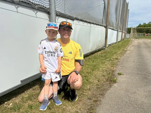 Der fünfjährige Niklas Holzer aus Perg war mit Vater Daniel Holzer dabei. | Foto: MeinBezirk Perg/Köck