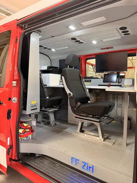 Das neue Kommandofahrzeug der Freiwilligen Feuerwehr Zirl stärkt seit 2023 die Einsatzkoordination und ist auch für überregionale Einsätze, etwa bei der Waldbrandbekämpfung, ausgestattet. | Foto: meinbezirk/sprenger
