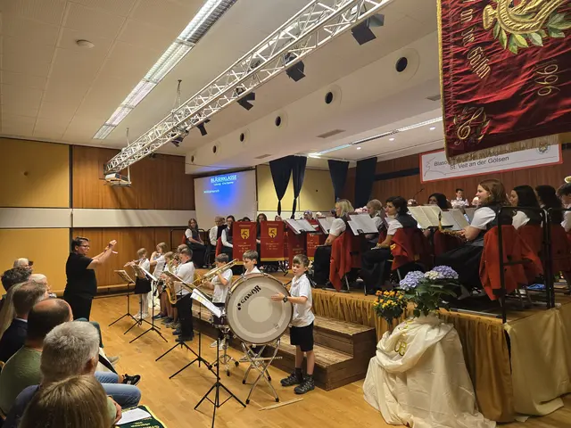Die Bläserklasse der Musikschule unter der Leitung von Regina Spanny präsentierte drei Stücke. 