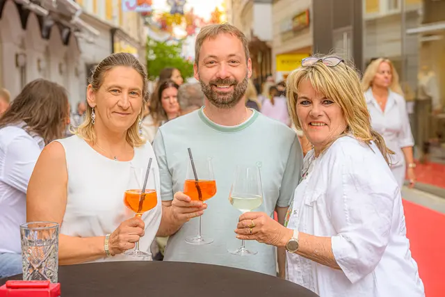 Mehr als 40.000 Menschen stürmten die Welser Innenstadt bei der vergangenen ShoppingNight. | Foto: Rene Hauser