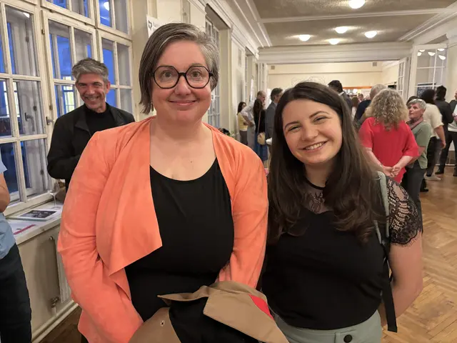 Mieze Medusa und Elena Sarto rappten des Festivalprogramm. | Foto: Sandra Schütz