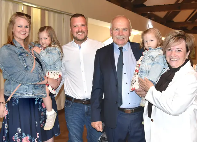 Familie, Freunde und Wegbegleiter feierten gemeinsam mit dem Jubilar. | Foto: Herbert Schleich