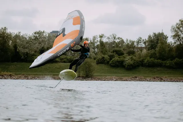 Die Donau wird zur Sportarena. Am Bild: Wingfoilen, eine Sportart, die Kite- und Wellensurfen vereint. | Foto: Michael Meindl/Sport Austria