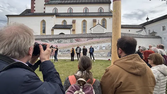 Bei der Eröffnung des Projektes "Orte des Gedenkens" in Mariapfarr, am 8. Mai 2026. | Foto: pjw