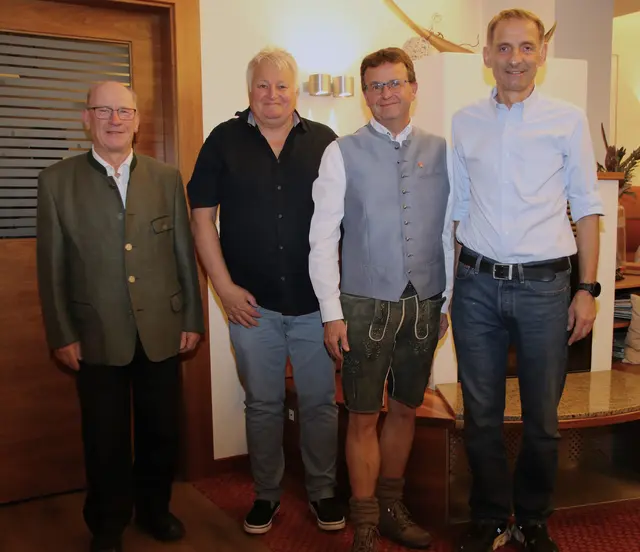 Johann Pillichshammer, Harald Hartwagner, Vizebürgermeister Markus Dißlbacher, Wolfgang Streibl (v.l.). | Foto: Gerti Hummelbrunner