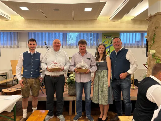 Matthias Wührleitner – Sprengelleiter, Gerhard Weixlbaumer, Manfred Mayer, Lisa Weixlbaumer – Sprengelleiterin und Bürgermeister Christian Wührleitner (v. li.)
 | Foto: Landjugend