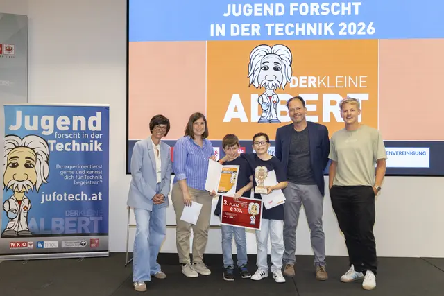 Jugend forscht Preisverleihung. Kategorie Schulklasse: MS Hötting-West | Foto: Die Fotografen | WK Tirol
