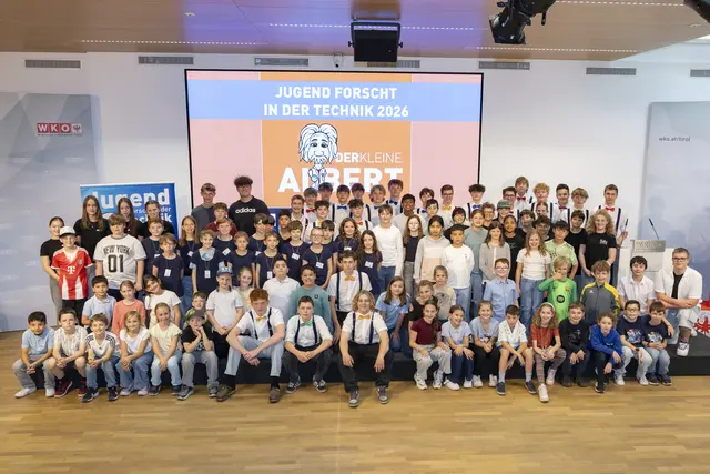 Jugend forscht Preisverleihung: Hundert begeisterte Schüler:innen freuten sich darauf ihrer Projekte zu präsentieren. | Foto: Die Fotografen | WK Tirol