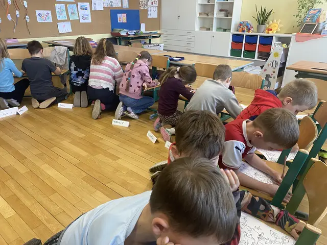 Die Schülerinnen und Schüler beim eifrigen Mitmachen in Groß St. Florian.