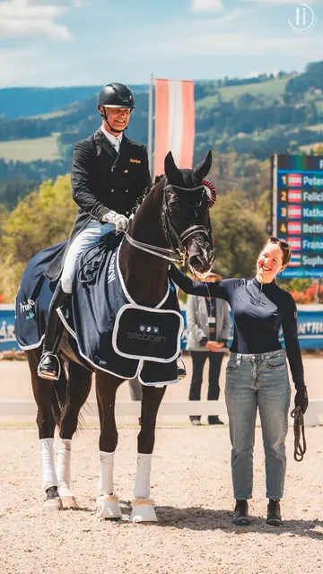 Mit einem beeindruckenden Auftritt beim CDI3* in St. Margarethen-Stückler sicherte sich Peter Gmoser aus Sieggraben den Sieg im Grand Prix Special. | Foto: Pictures by Helene