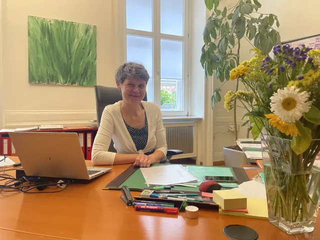 Bezirksvorsteherin Silvia Nossek (Grüne): "Aus vielen, vielen Gesprächen weiß ich, wie sehr dieser Platz den Währingerinnen und Währingern am Herzen liegt – und wie sehr sie sich wünschen, dass aus dem überdimensionierten Kreisverkehr ein Platz für alle wird." | Foto: Johannes Reiterits
