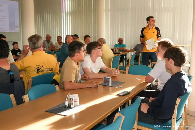 Im Sportbuffet der Horner Sporthalle lud Reinhard Pleßl alle Helfer der Tischtennis-Staatsmeisterschaften zu einem Dankesessen ein. | Foto: Union Horn - Sektion Tischtennis