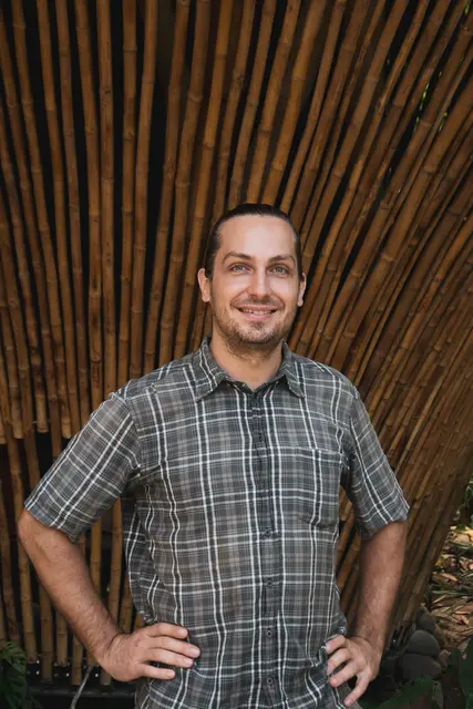 Porträt von Gilbert Anton Murrer aus der Südoststeiermark, der auf Sumatra an Naturschutz- und Bambusbauprojekten für den Schutz der Orang-Utans arbeitet.