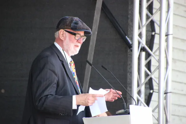 "Die Masse der Täter waren keine Kapitalverbrecher - aber sie wurden es durch blinden Glauben an verbrecherische Ideologie", mahnte Guy Dockendorf vom Internationalen Mauthausenkomitee. | Foto: Eckhart Herbe