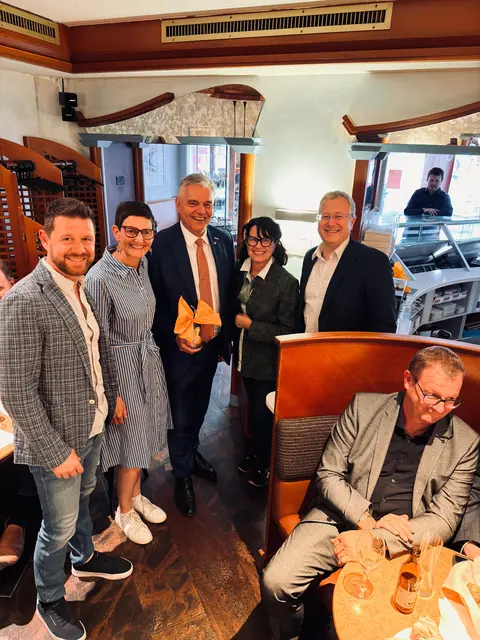 Wirtschaftsbundobmann Thomas Mayr, Nadja Kletzmair, Leo Jindrak, Gisela Gabauer und Vizebürgermeister Helmut Hattmannsdorfer (v. l.). | Foto: Anton Loitz