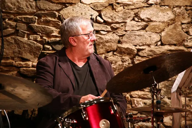 Walter Grassmann spielte am Schlagzeug auf. | Foto: JazzClub Drosendorf