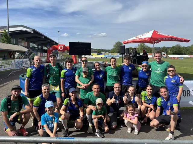 Gruppenfoto: Die Abordnungen von Schwammerling-Trail und Blasenstein-Trail mit Robert Langeder, X-Event | Foto: MeinBezirk Perg/Köck
