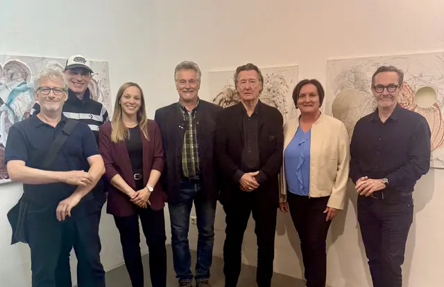 Obmann Andreas Jerlich, Dirk Schilling, Landtagsabgeordnete Vizebürgermeisterin Manuela
Lobnik, Landtagsabgeordneter Vizebürgermeister Franz Josef Smrtnik, Wolfgang Walkensteiner, Bürgermeisterin Lisa Lobnik und Wolfgang Giegler (von links) bei der Ausstellungseröffnung | Foto: Kino Kreativ Kulturaktiv