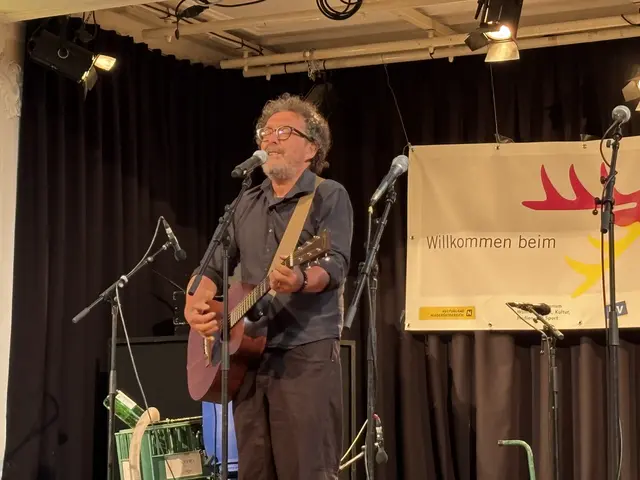 Jimmy Schlager und der Wein: "Nur ka Wasser ned!" | Foto: Sandra Schütz