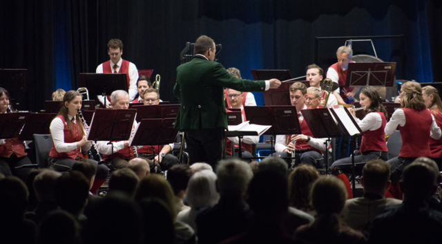 Musikalische Vielfalt im VALENTINUM: Der Musikverein Erla begeisterte das Publikum beim traditionellen Frühjahrskonzert mit modernen Klangfarben und emotionalen Momenten zum 130-jährigen Jubiläum. | Foto: Musikverein Erla