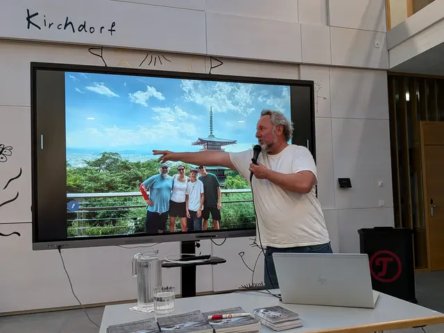 Der Fujijama stand bei dem lustigen Pilgerkabarett im Mittelpunkt