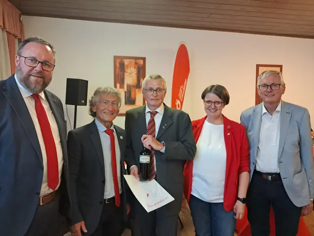 Von links: Landtagsabgeordneter Tobias Höglinger, Bgm. Sepp Wall-Strasser, Martin Seidl, die neue Stadtparteivorsitzende Vzbgm. Regina Penninger, Bezirksparteivors. Alois Stöger. | Foto: SPÖ Gallneukirchen